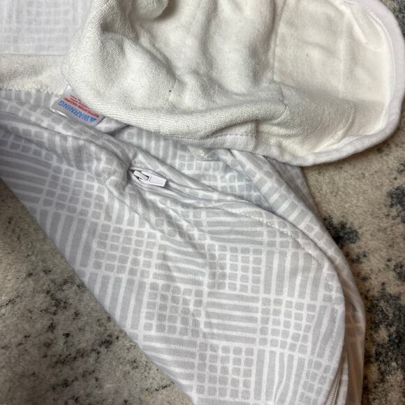 Swaddle Me Small / Medium Whisper Quiet Swaddle Gray White Easy Change Zipper - Picture 7 of 8